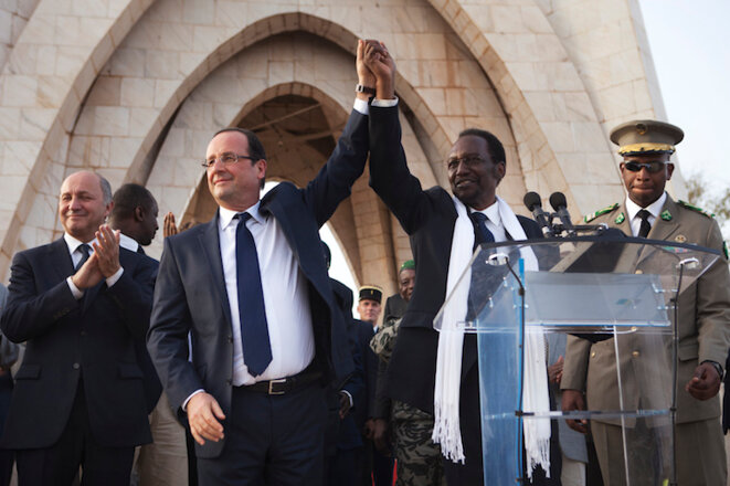 Francois Hollande en Malí el 2 de febrero de 2013 celebrando la "victoria" de la operación Serval. © Reuters Francois Hollande en Malí el 2 de febrero de 2013 celebrando la "victoria" de la operación Serval. © Reuters