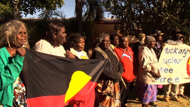 Procès Aborigène contre enfouissement de déchets nucléaires à Muckaty © Vanessa Escalante, Dreamings Films Procès Aborigène contre enfouissement de déchets nucléaires à Muckaty © Vanessa Escalante, Dreamings Films
