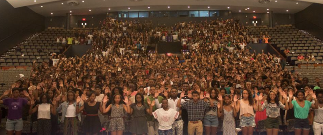 « Don't Shoot » (« Ne tirez pas »), demandent les étudiants de l'université Howard. © DR « Don't Shoot » (« Ne tirez pas »), demandent les étudiants de l'université Howard. © DR