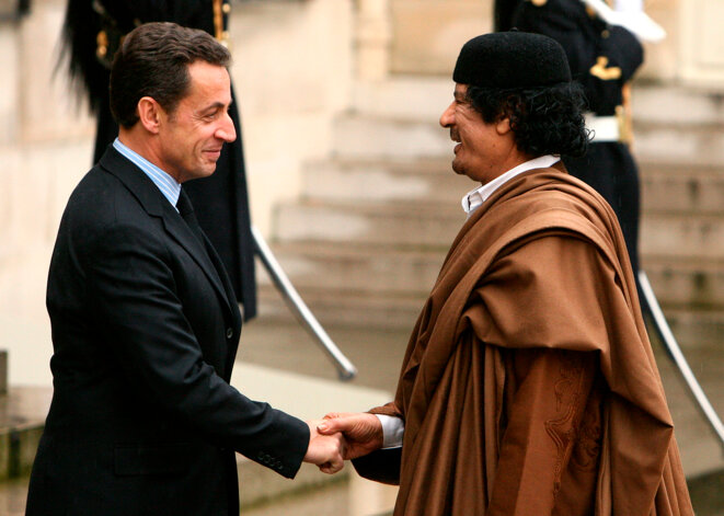 Sarkozy reçoit Kadhafi en 2011 à l'Elysée