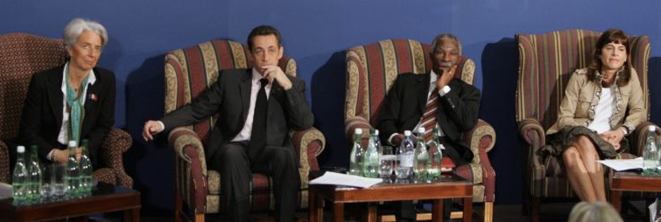 Christine Lagarde, Nicolas Sarkozy, le président sud-africain Thabo Mbeki et Anne Lauvergeon en février 2008. © Reuters Christine Lagarde, Nicolas Sarkozy, le président sud-africain Thabo Mbeki et Anne Lauvergeon en février 2008. © Reuters