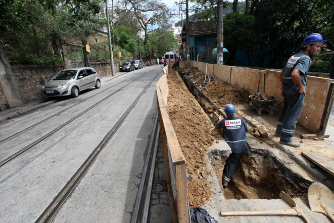 Le quartier est devenu inaccessible et il n'y a pas de prévision pour la date des travaux © André Gomes de Melo Le quartier est devenu inaccessible et il n'y a pas de prévision pour la date des travaux © André Gomes de Melo