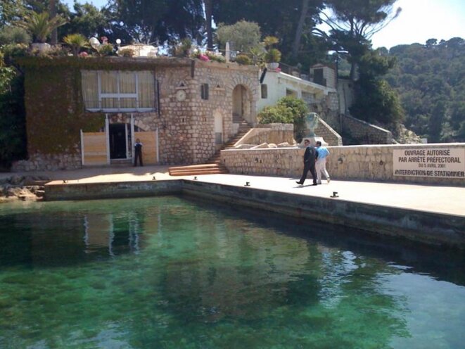 La photo de Jean-Pierre Talamoni (EADS) et Patokh Chodiev dans la villa de l'oligarque, révélée par Mediapart en octobre 2014. © DR La photo de Jean-Pierre Talamoni (EADS) et Patokh Chodiev dans la villa de l'oligarque, révélée par Mediapart en octobre 2014. © DR