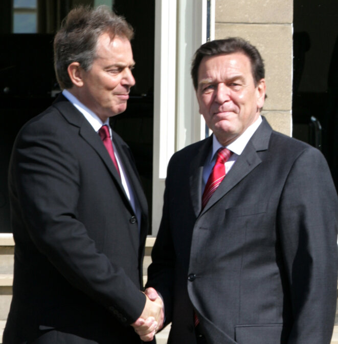 Tony Blair et Gerhard Schröder en 2005. © Reuters Tony Blair et Gerhard Schröder en 2005. © Reuters
