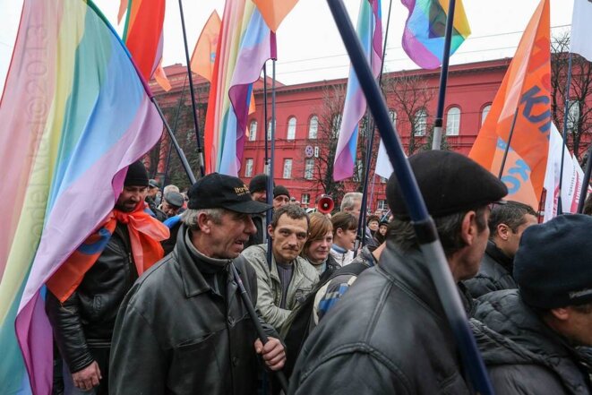 Manifestations, manipulations