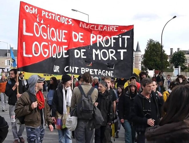 Laval, 13 oct. 2012, manifestation anti-nucléaire © j-c l Laval, 13 oct. 2012, manifestation anti-nucléaire © j-c l