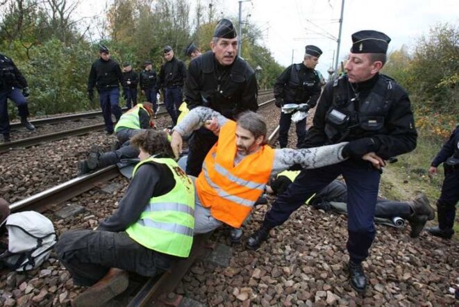 Photos d'une action du 5 novembre à Caen Photos d'une action du 5 novembre à Caen