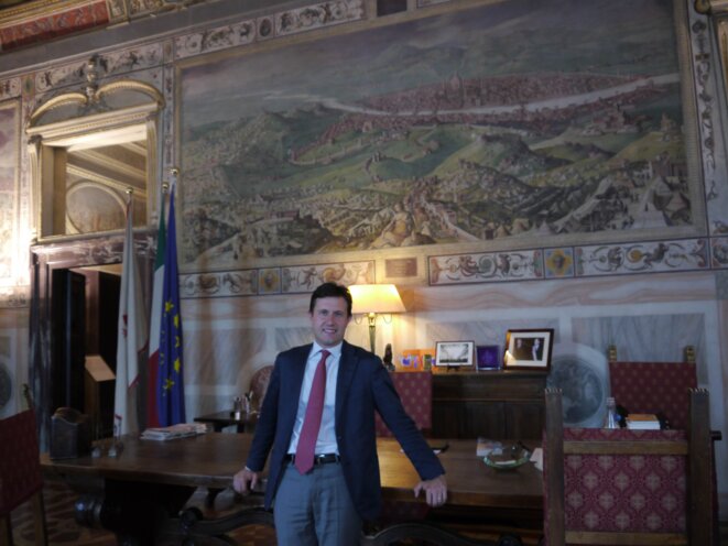 Dario Nardella, le nouveau maire de Florence, reçoit dans la salle Clément VII du Palazzio Vecchio © Amélie Poinssot Dario Nardella, le nouveau maire de Florence, reçoit dans la salle Clément VII du Palazzio Vecchio © Amélie Poinssot