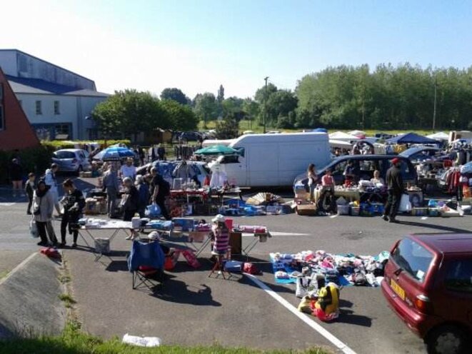 Vide-greniers: la France déballe son linge sale 