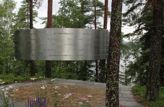 Le monument à la mémoire des 69 victimes d'Andreas Breivik sur l'île d'Utøya. © Vibeke Knoop Rachline.
