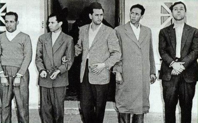 Les cinq responsables du FLN, après le détournement de leur avion, en 1956. Les cinq responsables du FLN, après le détournement de leur avion, en 1956.