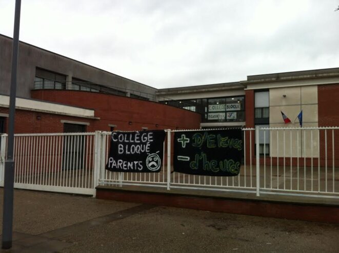 Le collège Victor Hugo d’Aulnay-sous-Bois bloqué Le collège Victor Hugo d’Aulnay-sous-Bois bloqué