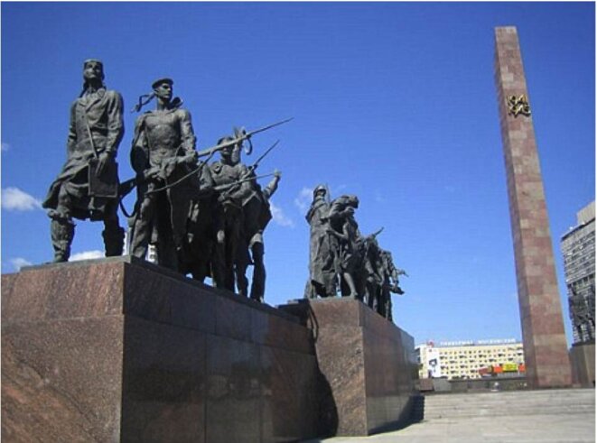 Le complexe du monument-musée pour les « Défenseurs Héroïques de Leningrad » Place de la Victoire à St Petersburg. Contrairement © KA Le complexe du monument-musée pour les « Défenseurs Héroïques de Leningrad » Place de la Victoire à St Petersburg. Contrairement © KA