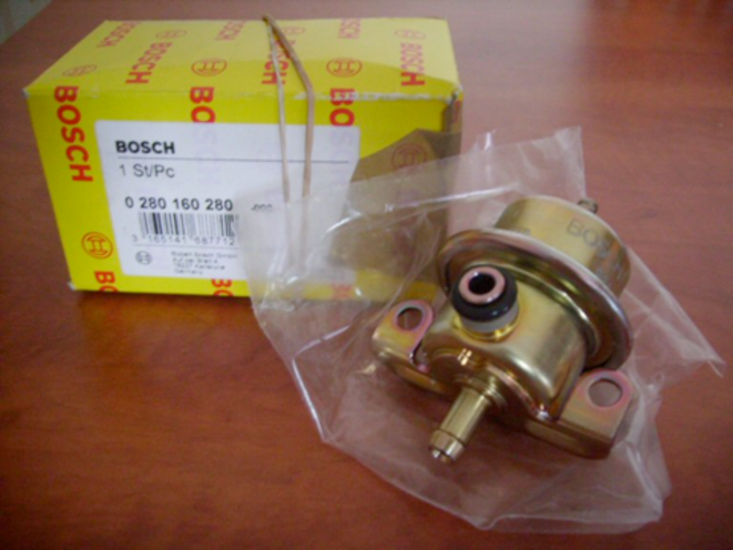 Photo 2. Régulateur d'essence Bosch, très proche de ceux montés sur les Aprilia et Toyota Corolla de marque Nippon Denso. Photo 2. Régulateur d'essence Bosch, très proche de ceux montés sur les Aprilia et Toyota Corolla de marque Nippon Denso.