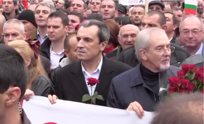 16/11, manifestation des partis de la majorité. Le 1er ministre Plamen Orecharski aux côtés de Lutvi Mestan, leader du DPS.