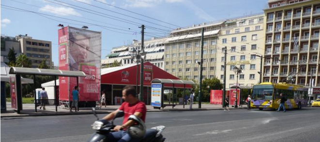 Le kiosque électoral de Syriza, dans le centre d'Athènes. © AP Le kiosque électoral de Syriza, dans le centre d'Athènes. © AP