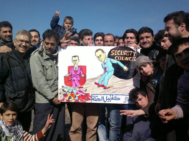 manifestation le lendemain du vote au conseil de sécurité à Kfarnebel dans la région de Idlib au nord manifestation le lendemain du vote au conseil de sécurité à Kfarnebel dans la région de Idlib au nord