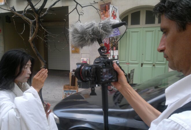 Une invisibilité de nature : derrière son objectif