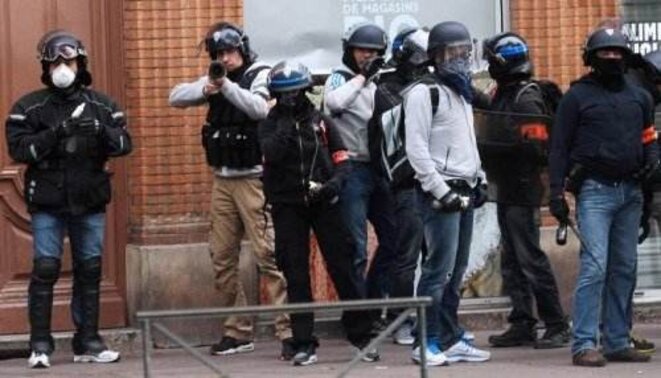 Policiers dits "anti-émeutes" provoquant les incidents de violence à Toulouse le 8 novembre 2014 © AFP - Remi Gabalda Policiers dits "anti-émeutes" provoquant les incidents de violence à Toulouse le 8 novembre 2014 © AFP - Remi Gabalda