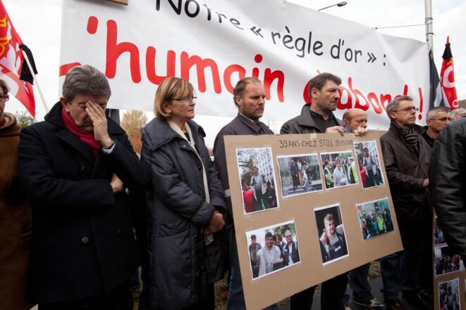 Front de gauche rends hommage à José Montero devant l'usine de Still à Montataire; 18/11/11. © Thomas Haley Front de gauche rends hommage à José Montero devant l'usine de Still à Montataire; 18/11/11. © Thomas Haley