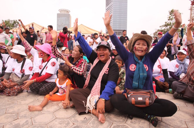 Des manifestants protestent contre la loi LANGO à Phnom Penh, fin juillet 2015 © Eléonore Sok-Halkovich Des manifestants protestent contre la loi LANGO à Phnom Penh, fin juillet 2015 © Eléonore Sok-Halkovich