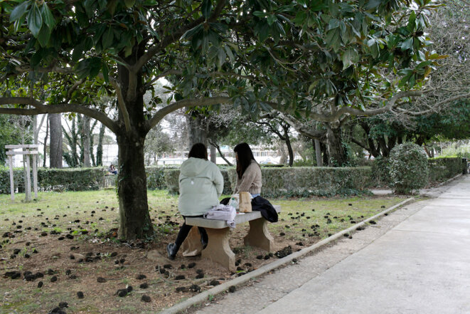 Etudiants et étrangers, face au Covid, la double peine