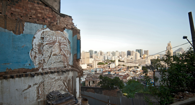 Favela Morro da Providencia - Rio de Janeiro (2012) © Alexandre Farto (Vhils) Favela Morro da Providencia - Rio de Janeiro (2012) © Alexandre Farto (Vhils)