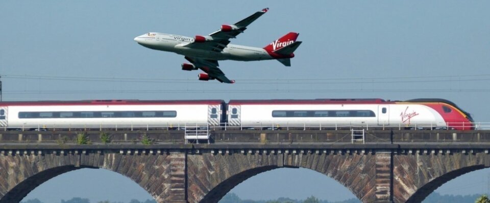 Climat: l'avion déraille, le train décolle
