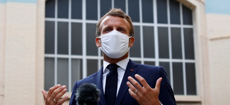 Submergé par la vague, Macron reconfine