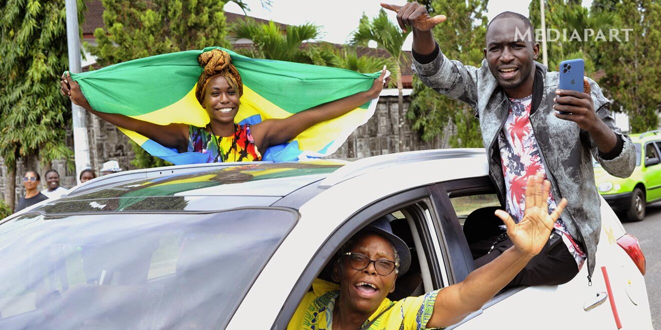 Au Gabon, le coup d’État est accueilli par une liesse populaire Mediapart