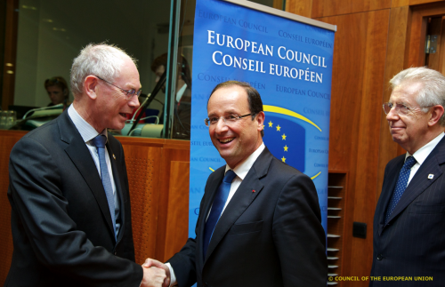 Herman Van Rompuy, François Hollande et Mario Monti, à Bruxelles, le 23 mai.