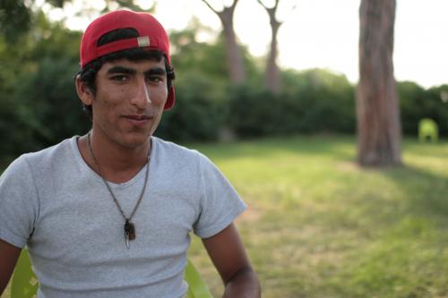 Salim vient d&#039;Afghanistan, il veut travailler rapidement pour aider sa famille au pays. 