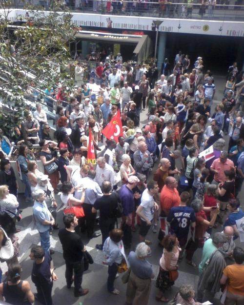 Les manifestants se rassemblent devant le Méliès avant de partir dans les rues de Montreuil