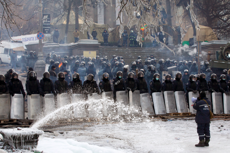 Des forces de l&#039;ordre à proximité de la place de l&#039;Indépendance, à Kiev, lundi 27 janvier. © Reuters.