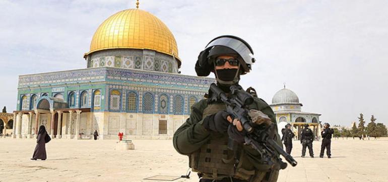 Forces de sécurité israéliennes sur l'Esplanade des mosquées. Forces de sécurité israéliennes sur l'Esplanade des mosquées.