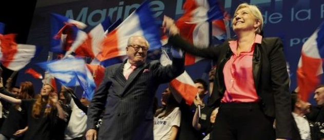 Marine Le Pen et Jean-Marie Le Pen en meeting à Nice, le 30 mars 2012. Marine Le Pen et Jean-Marie Le Pen en meeting à Nice, le 30 mars 2012.