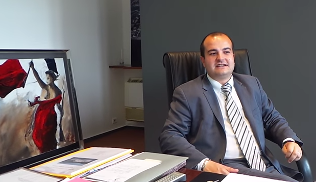 David Rachline dans son bureau à la mairie de Fréjus. David Rachline dans son bureau à la mairie de Fréjus.